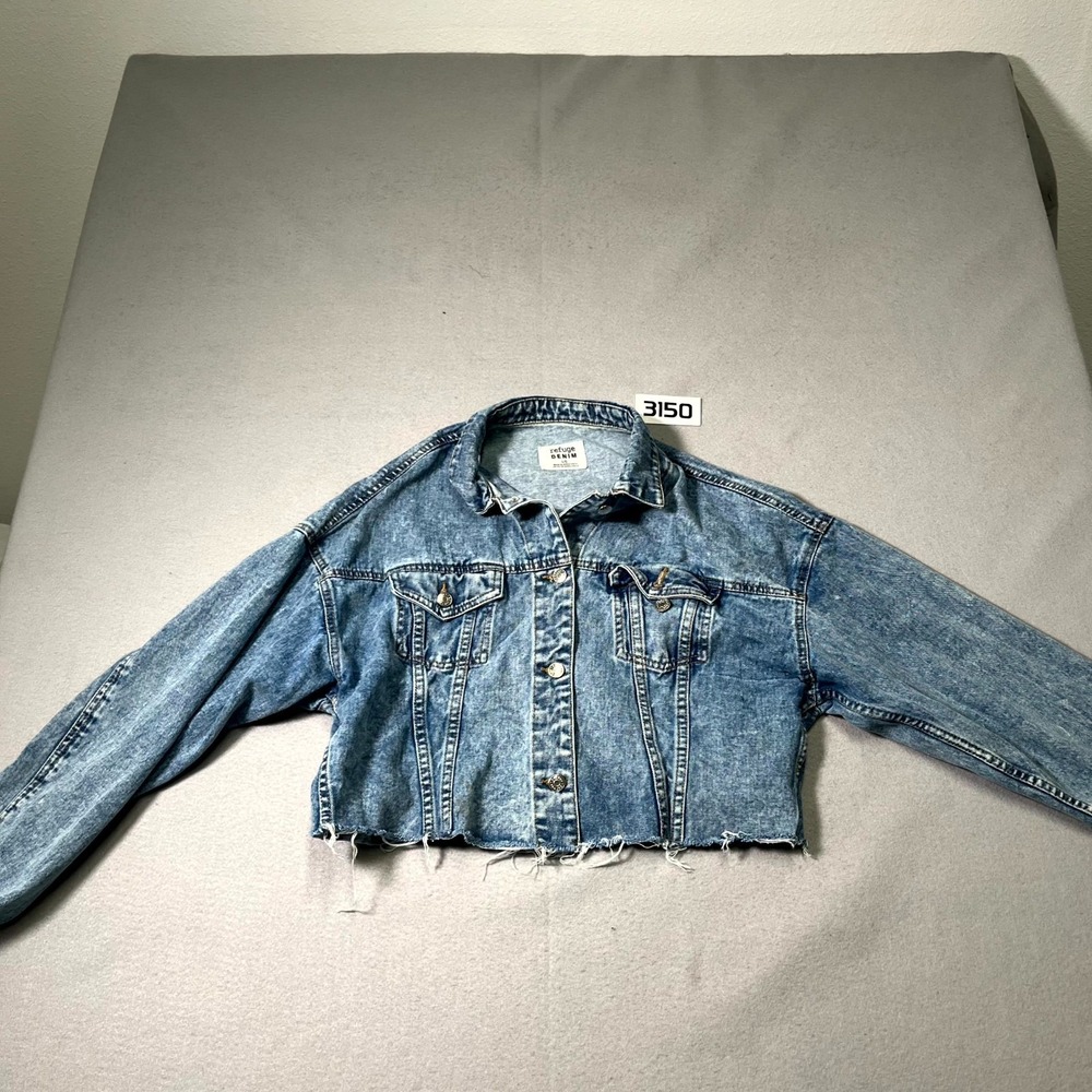 Refuge Denim Cropped Trucker Jacket Womens Large Blue Button Front Frayed Hem